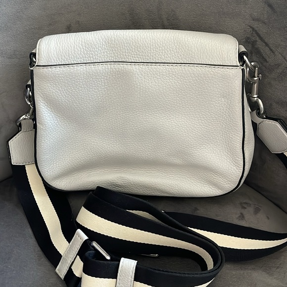 Marc Jacob’s small nomad bag. - Picture 3 of 6